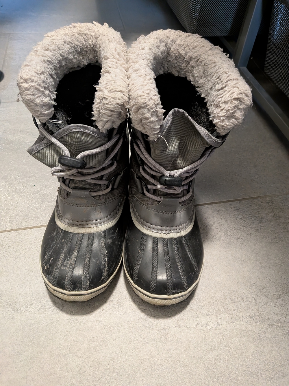 Gray Winter Snow Boots with Faux Fur Trim
